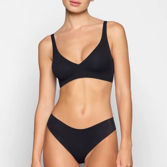 SKIMS PLUNGE BRA ONYX SMALL NWT IN PACKAGING - Picture 1 of 7